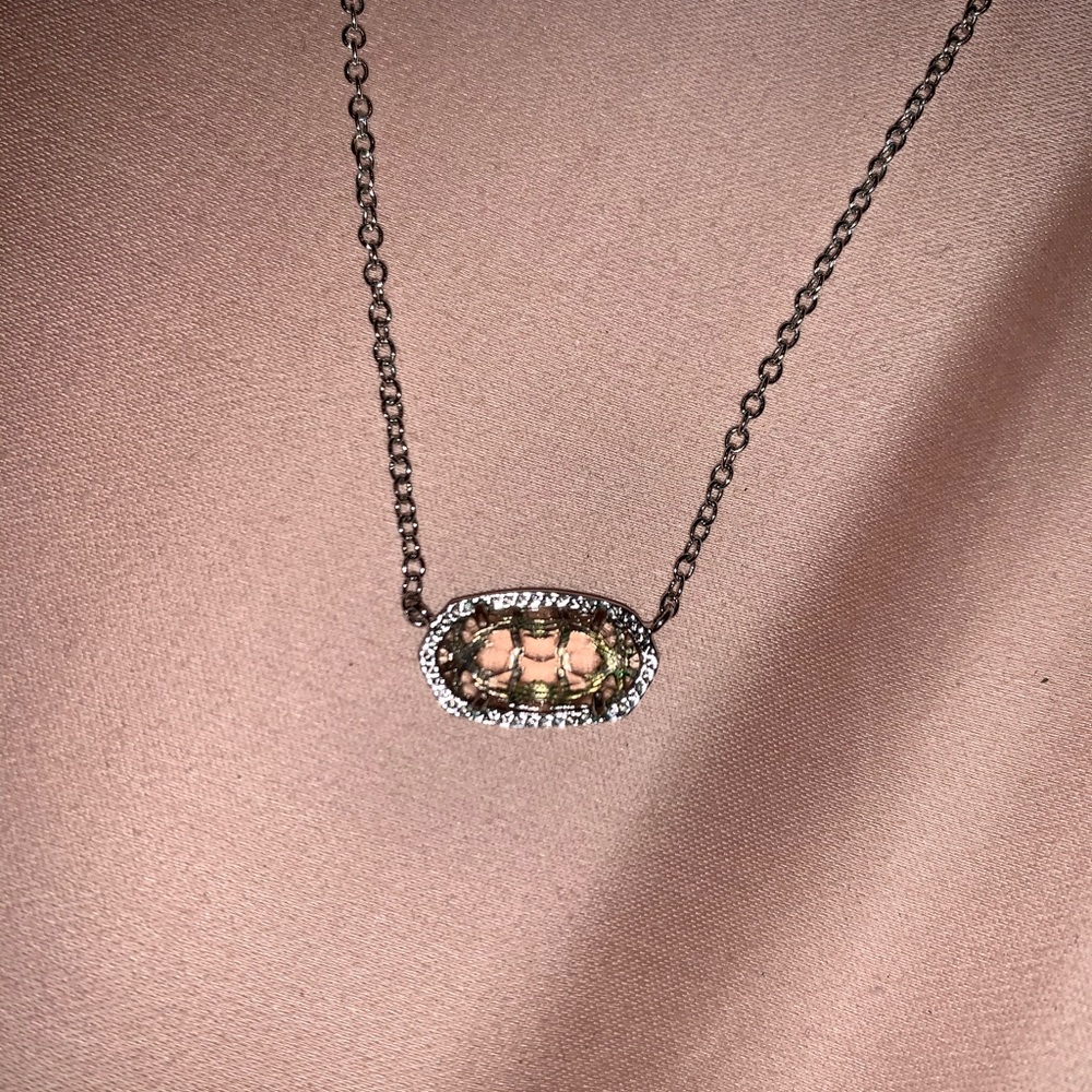 Kendra Scott necklace